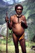 Domorodec z kmene Dani. Papua,  Indonsie.