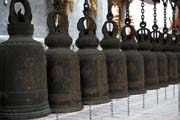 Wat Hua Lamphong, zvony na ndvor chrmu, Bangkok, Thajsko. Thajsko.