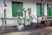 Benznov pumpa, vesnice Ranohira. Madagaskar.